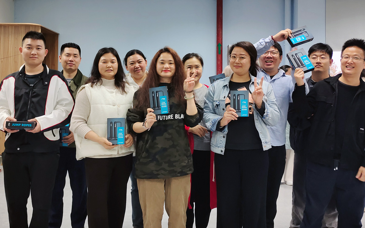 恭喜冠軍團(tuán)隊(duì)登頂